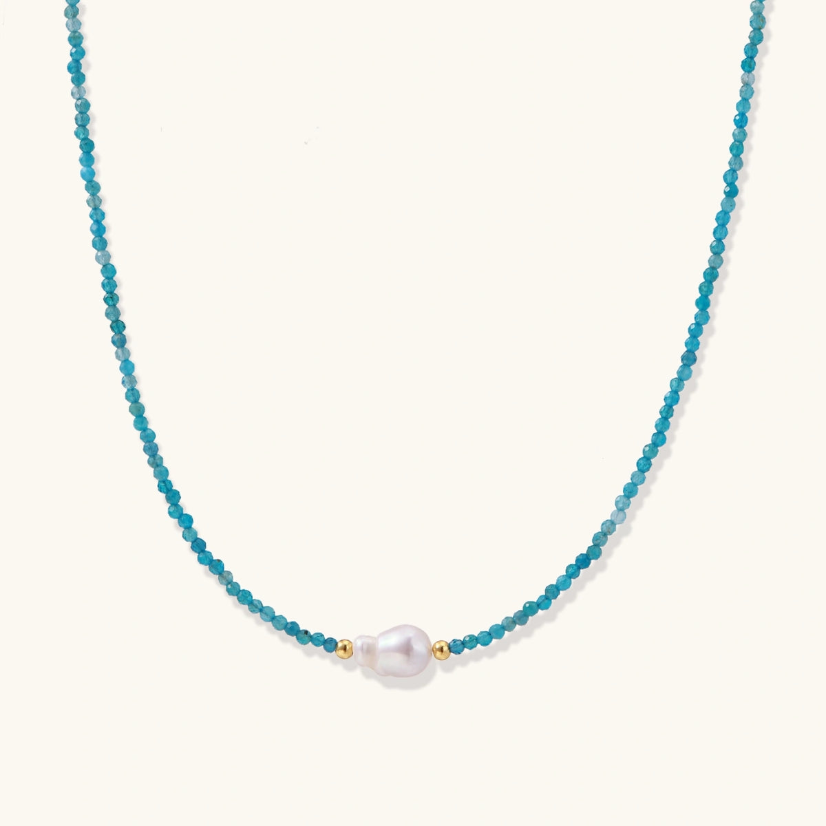 Photo 1 — Collier rang de perles et apatite