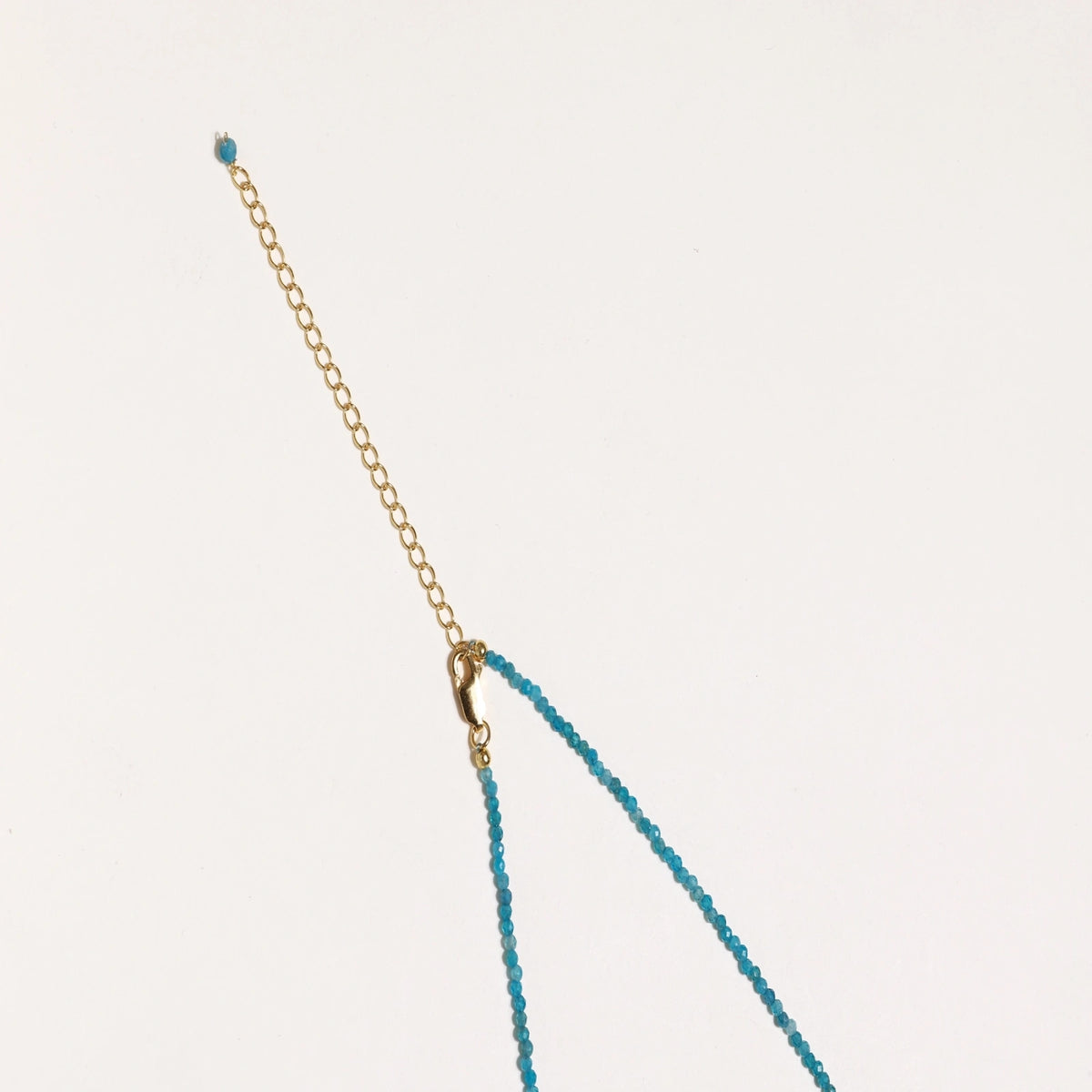 Photo 4 — Collier rang de perles et apatite